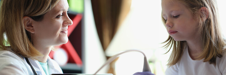 Doctor diagnosing injuries or defects of kid