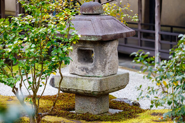 京都、大徳寺黄梅院の石灯篭