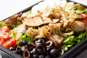 Vegetable Salad with Grilled Mushrooms