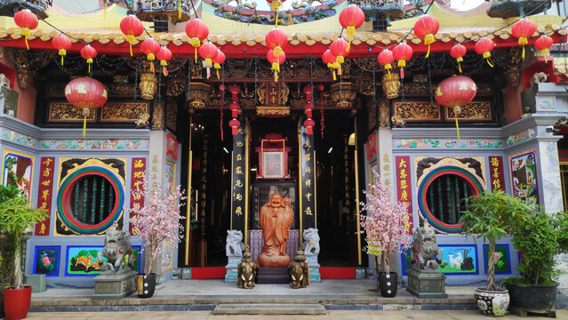 Leong San Temple Entrance Arch at Little India in Singapore