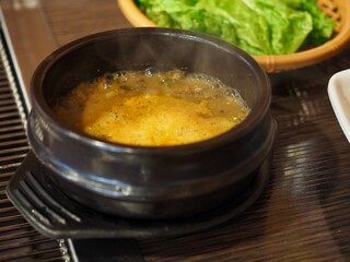 돌 냄비에 담긴 된장국, 한국음식 