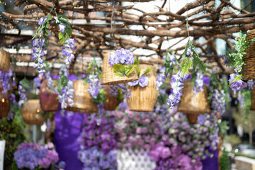 Decoración de primavera, flores rosa y morado