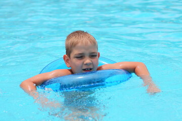 Fototapeta na wymiar Happy baby in the pool.