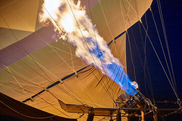 Obraz premium Hot air balloon heater with flame at night. Ballooning