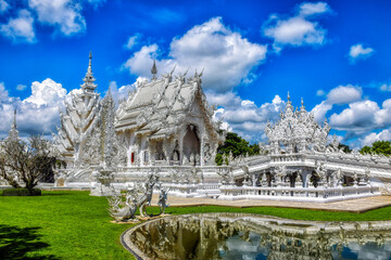 Obraz premium Famous Thailand temple or grand white church, Wat Rong Khun,at Chiang Rai province, northern Thailand