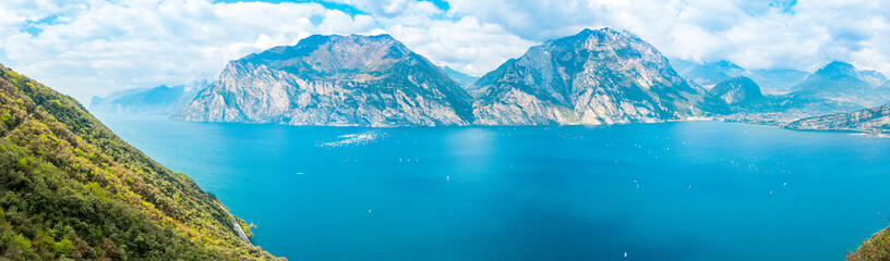 Obraz premium Lake Garda in springtime