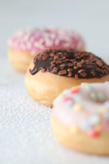 donuts with icing sugar