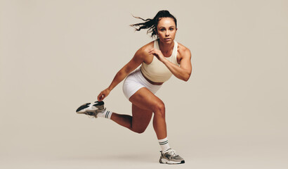Intense workout session in a studio: Sportswoman doing strength training exercises - obrazy, fototapety, plakaty