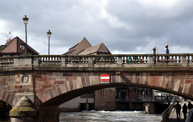 Brücke über einem Kanal in Straßburg