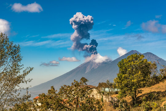 Volcán de Fuego aus Guatemala bricht aus