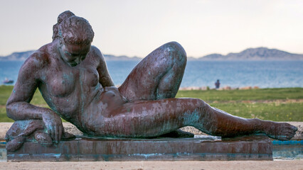 Statue en bord de mer