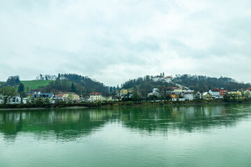Naklejka premium Frühlingswanderung durch das Vorland des Bayerischen Wald bei Passau - Bayern - Deutschland 