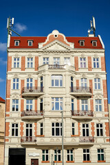 Fototapeta na wymiar facade of a historic tenement house with balconies in the city of Poznan