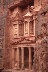 Obraz premium View of the Al-Khazneh Palace or Treasury in Petra, Jordan.