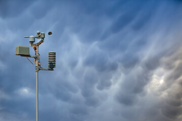 Weather station automatic measurement of weather parameters with Large Mammatus clouds in the sky after a storm