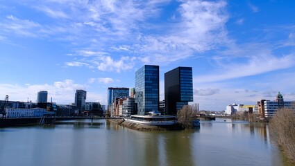Fototapeta na wymiar Panorama von Düsseldorf mit Blick auf den Medienhafen