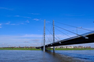 Panorama von Düsseldorf mit Blick über den Rhein