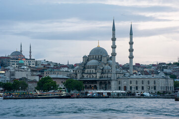 Fototapeta na wymiar New Mosque (Yeni Cami) in cloudy evening in istanbul
