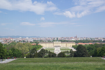 Fototapeta na wymiar Beautiful view of the Schnbrunn Palace in Vienna, Austria