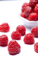 diferentes angulos y detalles de frambuesas rojas