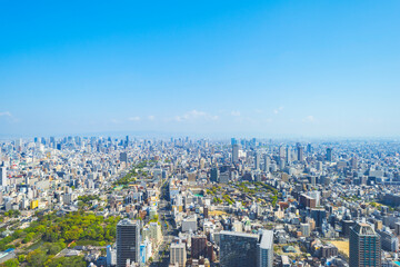 大阪中心部の街並みと青空