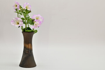 花の器（焼き物素材の写真）