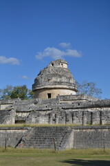 mayan chichen itza pyramid 