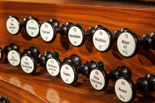 Kn&auml;ufe zur Registrierung der Orgel, Kloster in Beuron, Deutschland