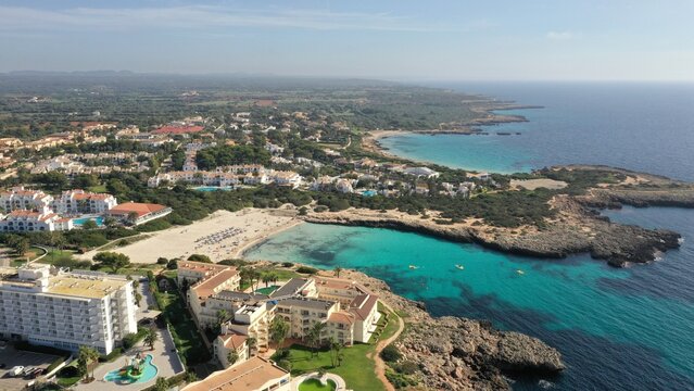 Plage de Son Xoriguer et de Cala en Bosc pr&egrave;s du Phare du Cap d'Artrutx &agrave; Minorque, &icirc;les bal&eacute;ares, Espagne