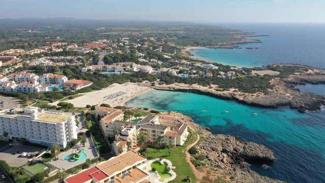 Plage de Son Xoriguer et de Cala en Bosc pr&egrave;s du Phare du Cap d'Artrutx &agrave; Minorque, &icirc;les bal&eacute;ares, Espagne