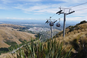 Blick vom Mount Pleasant Bergwelt bei Christchurch und Lyttleton in Neuseeland an Caldera mit Seilbahn © Falko Göthel