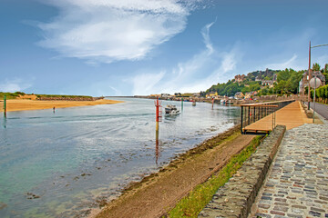Obraz premium Carteret. Chemin en bord de mer. Manche. Normandie 