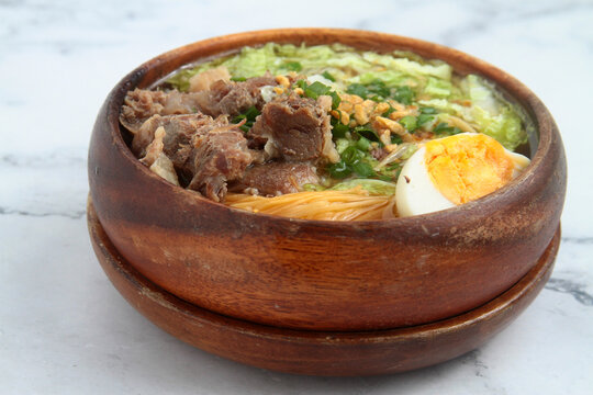 Freshly cooked Filipino food called Beef Pares Mami