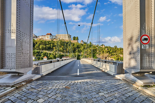 Passau, Prinzregent-Luitpold-Br&uuml;cke, Donau, Veste Oberhaus, H&auml;ngebr&uuml;cke, Niederbayern, Bayern, Deutschland