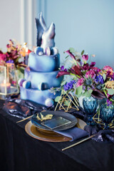 Table setting decorations and blue cake