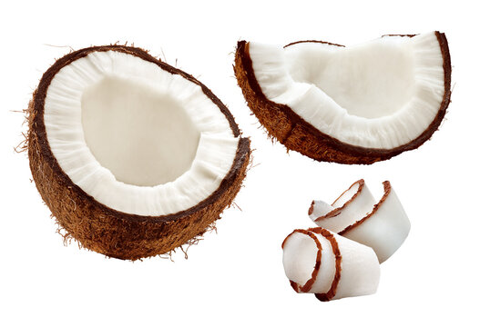 Peda&ccedil;os de cocos quebrados e raspas de coco em fundo isolado transparente 