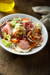 Leaf salad with ham and mustard