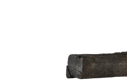 Trozo de madera antigua en fondo blanco  ideal para exhibir productos cosm&eacute;ticos, alimenticios y otros / Piece of old wood on a white background ideal for displaying cosmetic, food and other products