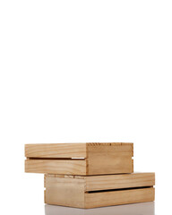 caja de madera clásica clara en fondo blanco como base ideal para exhibir productos cosméticos,...