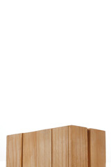 caja de madera clásica clara en fondo blanco como base ideal para exhibir productos cosméticos, alimenticios y otros / light classic wooden box on a white background as an ideal base for displaying co