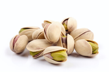 Pistaches vertes sur fond blanc » IA générative