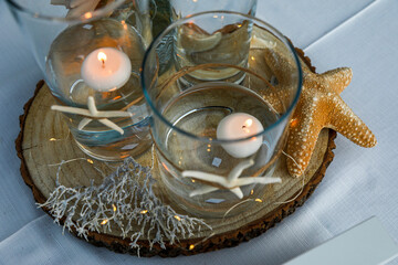 dettaglio delle Candele che allestiscono un tavolo 