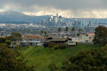 Fototapeta na wymiar Cityscape of Los Angeles seen from Kenneth Hahn State Recreation Area in California