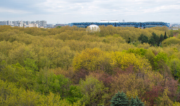 Le parc de la Villette &agrave; Paris, France