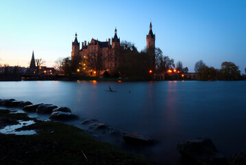 Fototapeta na wymiar schwerin castle on the lake in long exposure