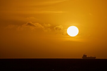 Sonnenaufgang &uuml;ber Meer