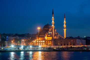 Fototapeta na wymiar New Msoque (Yeni Cami) in blue evening in istanbul