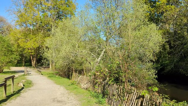 Les abords du Parc et le canal