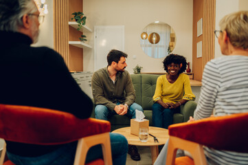 Naklejka premium African american woman psychologist on a group therapy session