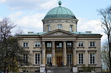 Krolikarnia palace